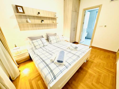 Donji Morinj Apartment | Lavender Bay Apartment C21