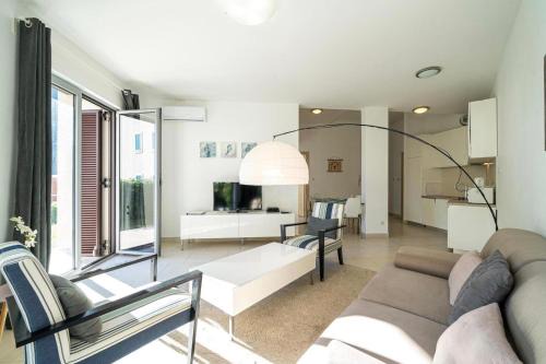 Donji Morinj Apartment | Lavender Bay C04