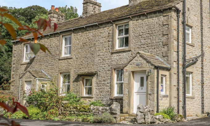 Threshfield Cottage | LAVENDER COTTAGE, pet friendly, with open fire in Threshfield