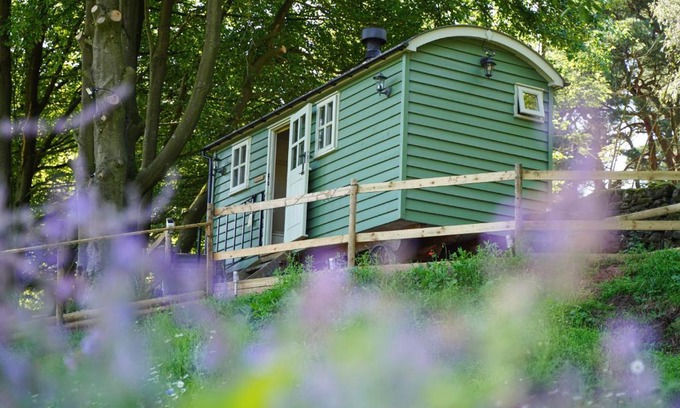 Upper Hulme House | Lavender Retreat with Private Hot Tub
