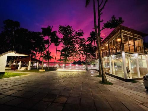 Thekkumbhagam Resort | Lavilla Lake Resort And Restaurant