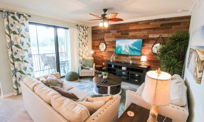 Lakewood Ranch Condo | Lavish 2 BR lakefront condo with golf course views | Lakewood Ranch - Endless View