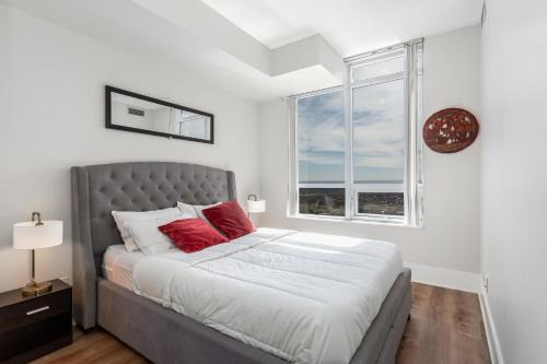 Downtown Mississauga Apartment | Lavish 2BR 2Bath Condo Steps to Square One Mall