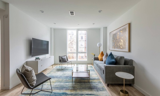 Hoboken Apartment | Lavish 3BR Retreat w Private Rooftop Deck Near NYC