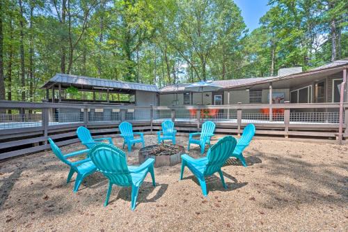 Broken Bow House | Lavish Broken Bow Home on 6 Acres with Hot Tub!