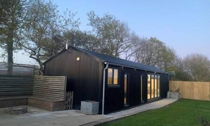 Bridport Ski Chalet | Lavish Dorset countryside retreat with hot tub