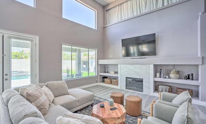 Litchfield Park House | Lavish House with Home Theater and Fireplaces!
