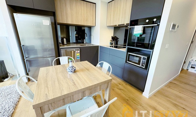 Lyneham Apartment | Lavish in Lyneham - 2BD 1BTH Apt