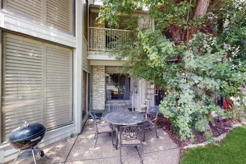 Lakeway Apartment | Lavish World of Tennis