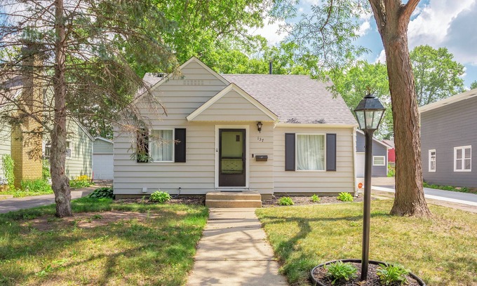 Hopkins House | Lavishly Renovated Family Friendly Home for You!