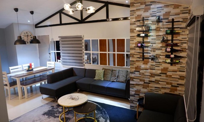 Antipolo House | Lax Uno 2 bedroom home with Parking, Wi-Fi, NetFlix and Airconditioned Rooms and Shower Heater