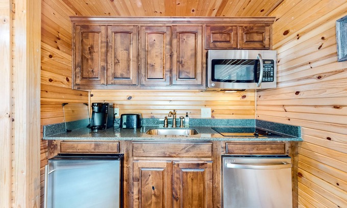 Maysville Cabin | Lay Z Lin Z Cabin | Cabin in Bentonville