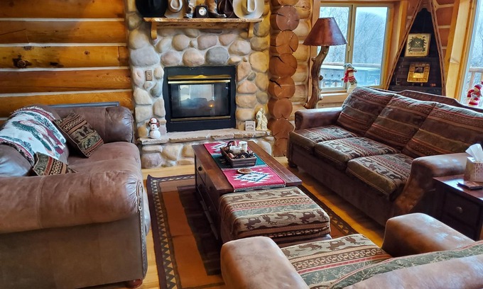 Summit County Cabin | Lazy Bear Hideaway -Your Spacious Mountain Retreat! Sleeps 30