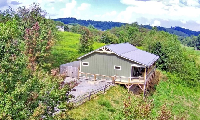 Jefferson Cabin | Lazy Bear Lodge-Open for Bookings! Hot Tub, Fire Pit, WIFI, Pets Considered