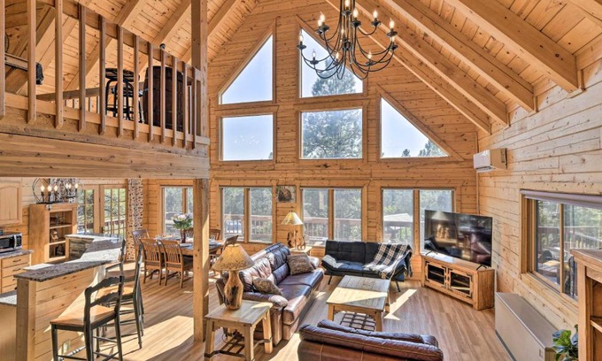 Pagosa Springs House | Lazy Beaver Lodge Pagosa Cabin with Deck, Fire Pit