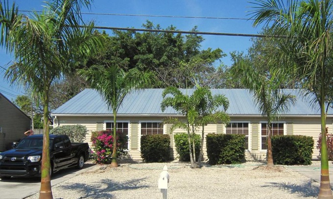 Fort Myers Beach House | Lazy Cuckoo Inn - Sleek and Stylish Studio Apartments