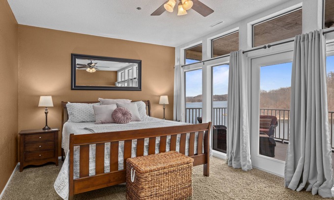 Osage Beach Condo | Lazy Days H-09 - Spacious Waterfront Condo!