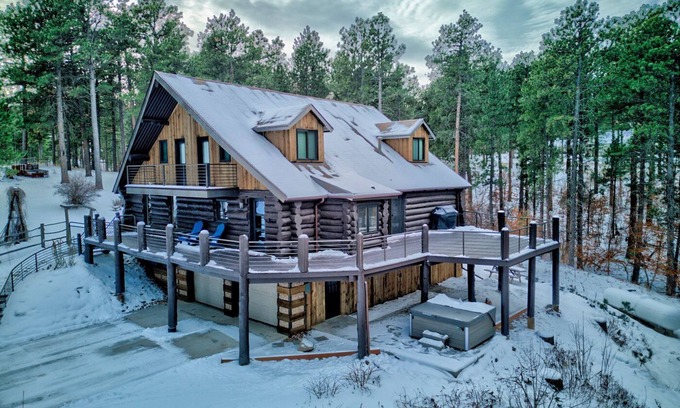 Spearfish House | Lazy Elk Lodge, Gorgeous Updated Cabin just outside of Spearfish