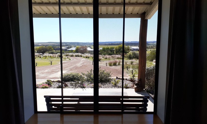 White Peak Apartment | Lazy Hills Guest Accommodation