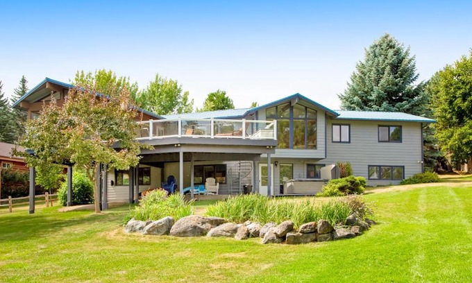 Lakeside House | Lazy K on Peaceful Bay - Full Property