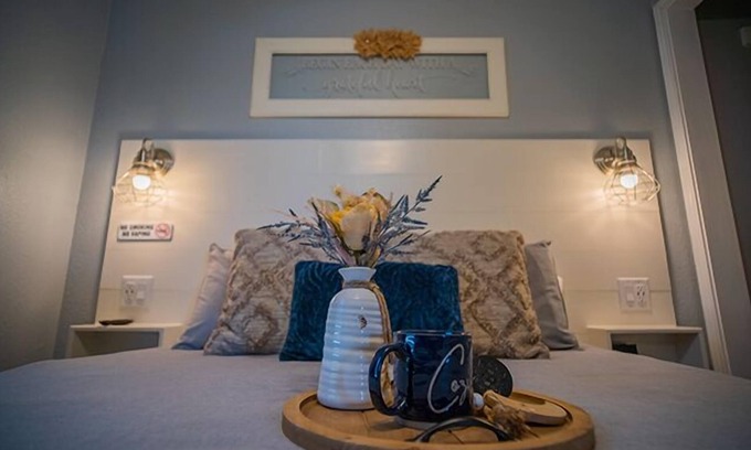 Victoria Cottage | Lazy Longhorn Lodge