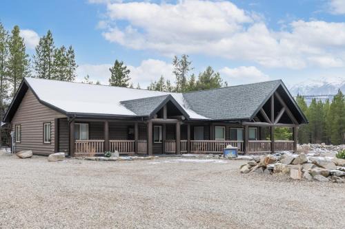 Valemount House | Lazy Moose