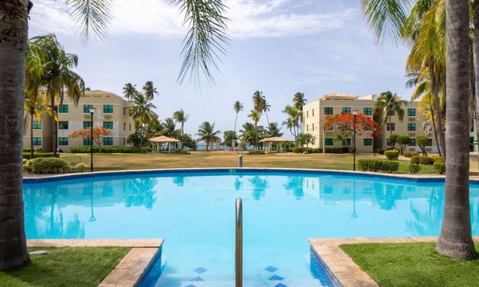 Las Carreras Apartment | Lazy River Fun, Direct Beach Access