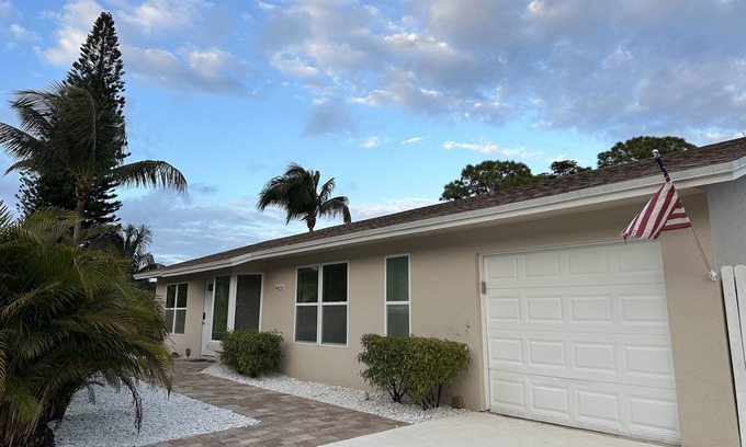 Boynton Beach House | Lazy Sunshine Hideaway