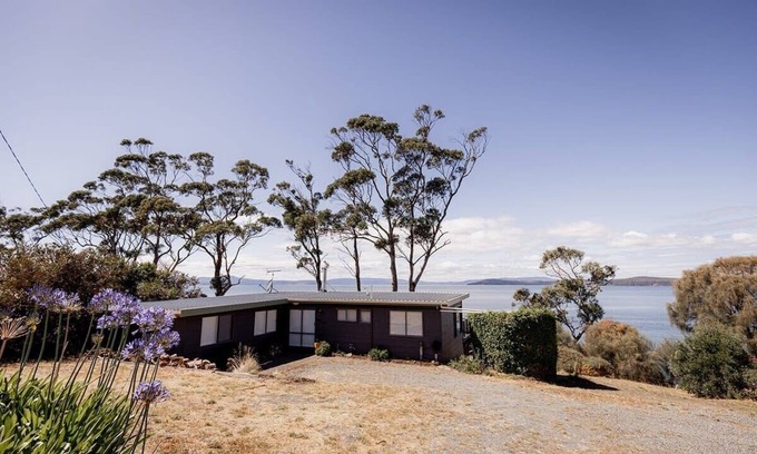 Primrose Sands House | 'Lazy Susan's' Waterfront Shack