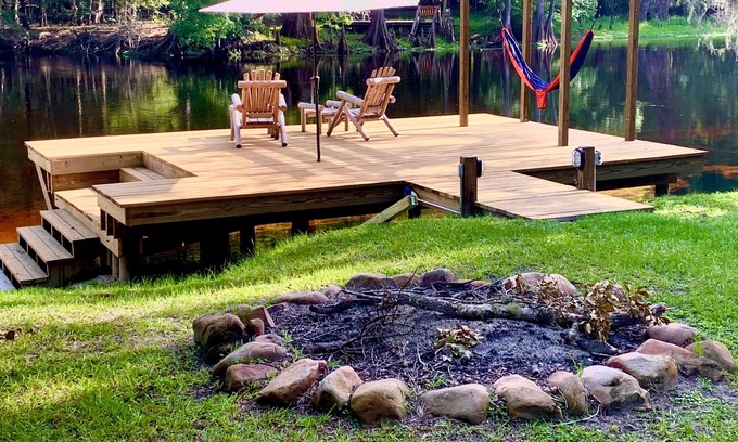 Fort White House | Lazy Turtle Lodge on the Santa Fe River in Spring Country