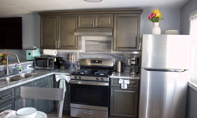 Pasadena House | LBD Heaven’s Inn is a private & comfortable place 10 miles from Downtown Houston