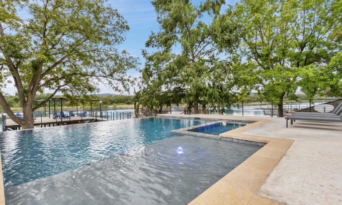Burnet House | LBJ Bliss Retreat Heated Pool Hot Tub Game Rooms