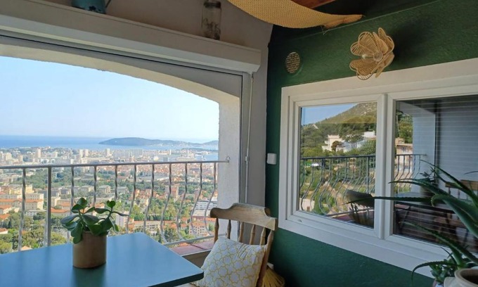 Toulon Apartment | Le Balcon, vue panoramique au Faron