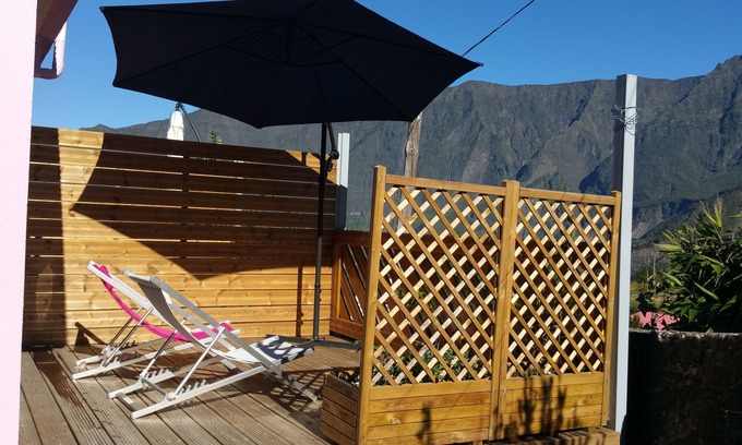 Cilaos Apartment | LE BAS DE CILAOS STUDIO 1- WITH MOUNTAIN VIEW!