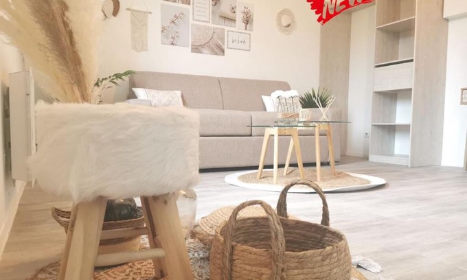 Lourdes Apartment | LE BOHEMIEN *STUDIO 30m²*WIFI*PARKING PRIVE*CALME