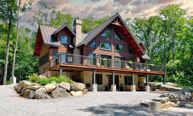 Saint-Calixte Ski Chalet | Le Boréal - Heated swimming pool, Jacuzzi, Sauna and Billiards