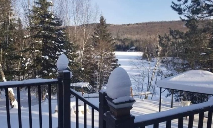 La Minerve Cottage | Le Bordelo. Chalet Superbe au Bord du lac - Lake Front Cottage