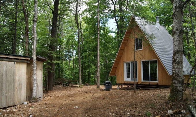 Sainte-Beatrix Cabin | Le Boréal ~ Chalet refuge without electricity or running water
