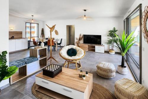 Bron Apartment | Le Bronfleur