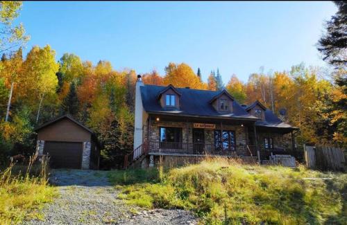 St-Adolphe-d'Howard Ski Chalet | Le Bûcheron Rustic Chalet with Spa and Lake Access