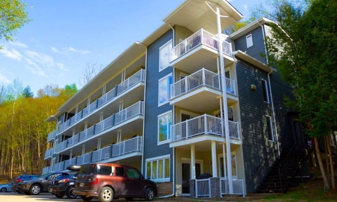 Mont-Tremblant Village Condo | LE C17: Cozy Condo in Historic Village 6 minutes from the Ski Base!
