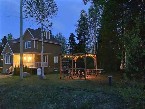 Petite-Riviere-Saint-Francois Ski Chalet | Le Multi-Bois *Ski, Spa, Nature*