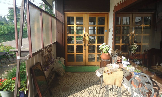 Myoko House | Le Café Cerisier