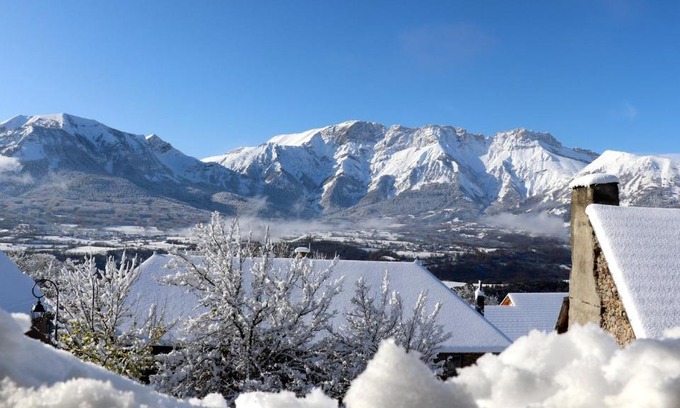 Benevent-et-Charbillac Bed & Breakfast | Le Cairn Chambres & Table d'hôtes