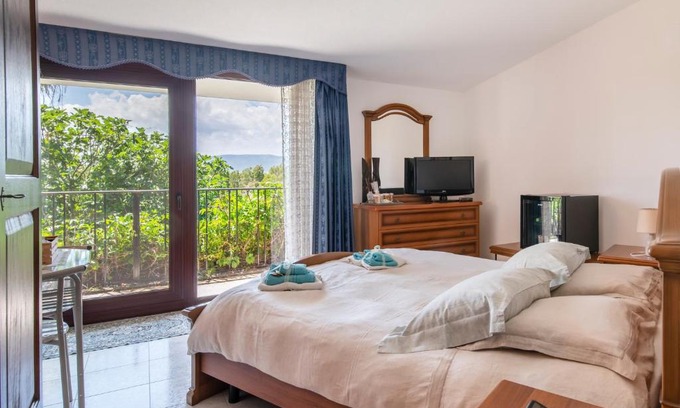 Iglesias House | Le Calle