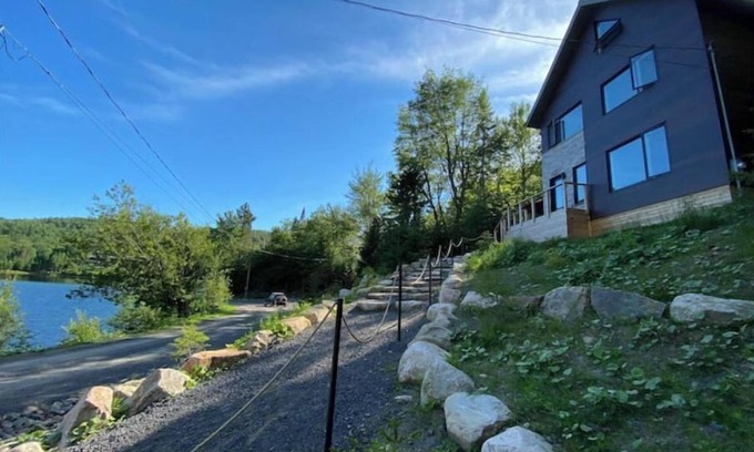 Lac Beauport Ski Chalet | LE CELESTE AU BORD DE L'EAU