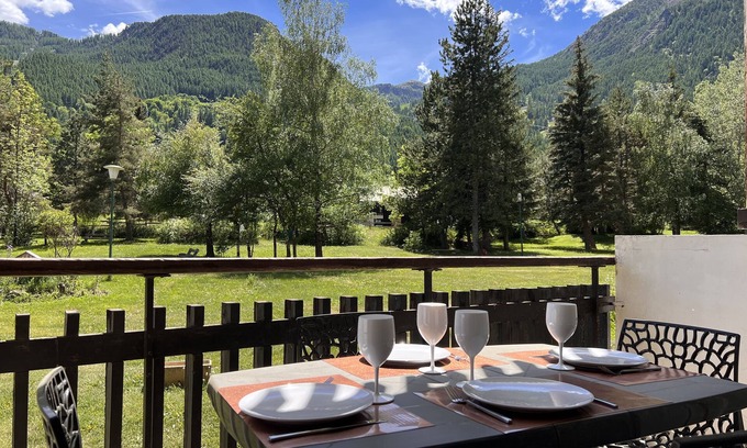 La Salle-les-Alpes Apartment | Le Cerf - Cosy, bright, WIFI, at the foot of the slopes