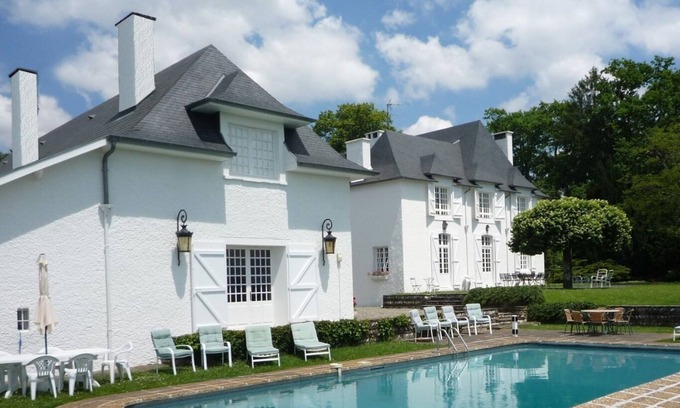 Jurancon House | Le Chai – 3 Cham­bres