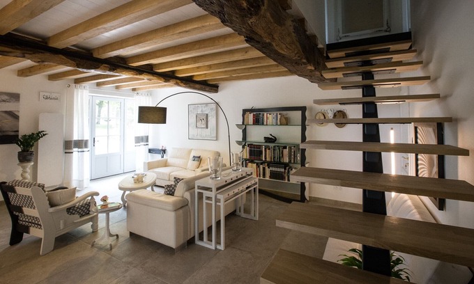 Larressingle House | Le Chai de Lacassagne à Larressingle
