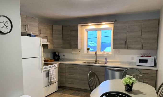 Cochrane House | Le Chalêt - 4 Beds, 2 Bath. Quiet and comfortable